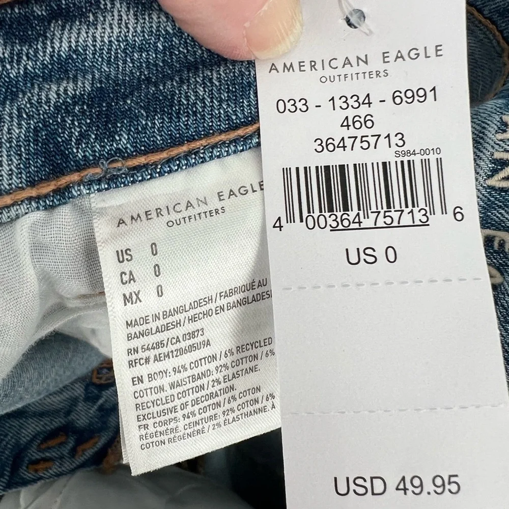 AMERICAN EAGLE BAGGY MOM SHORTS W/STRETCH‎ WAISTBAND RIPPED DENIM